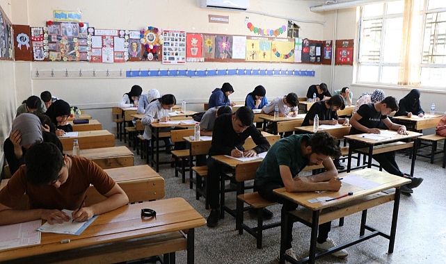 Urfa'da ÖSYM formatında AYT-TYT deneme sınavı düzenledi