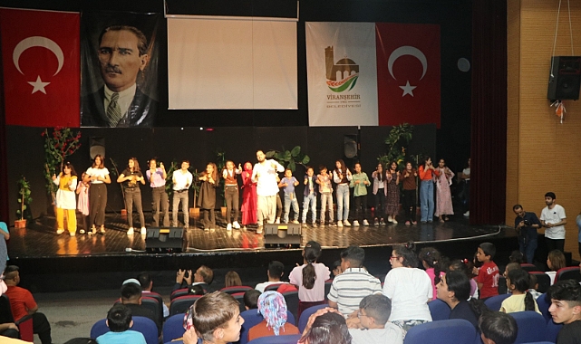 Viranşehir Belediyesi'nden özel öğrencilere tiyatro gösterisi