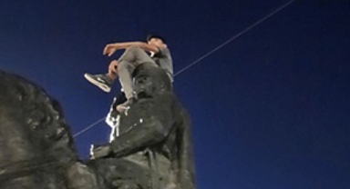 Atatürk heykeline çıkan Suriyeli gözaltına alındı