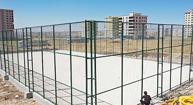 Batıkent'te gençler için sentetik çim saha kazandırılıyor