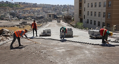 Batıkent’te yollar kilitli parke ile döşeniyor