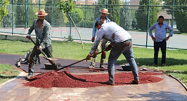 Büyükşehir parklardaki yürüyüş yollarını yeniledi