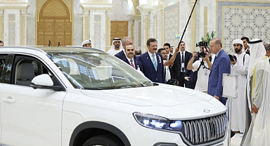 Cumhurbaşkanı Erdoğan, BAE Devlet Başkanı Al Nahyan'a Togg hediye etti