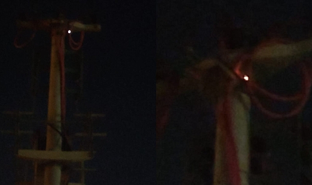 Elektrik direğindeki kıvılcım yolu kullananları korkutuyor