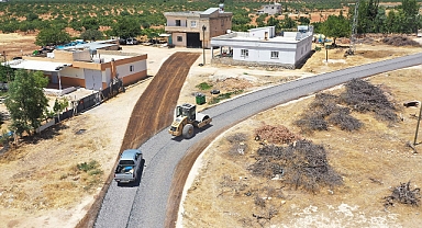 Karaköprü kırsalında yollar sathi kaplamayla yenileniyor