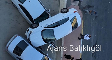 Kontrolden çıkan otomobil bir başka aracın üstüne çıktı