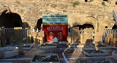 Minik arkeologlar kızılkoyun nekropolünde kazı yaptı 