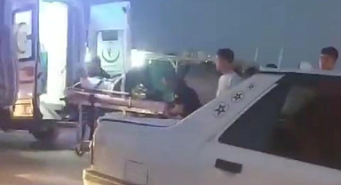 Motosiklet ile otomobil çarpıştı! 