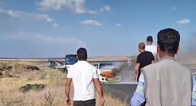 Siverek'te seyir halindeki araç yandı