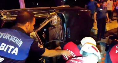 Urfa'da feci kaza! Sürücünün imdadına itfaiye ekipleri yetişti 