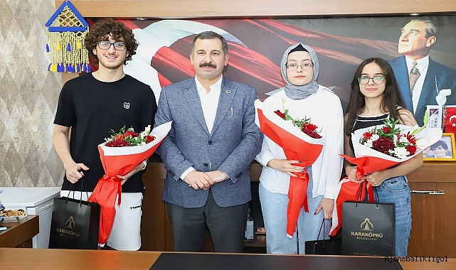 Başkan Baydilli YKS'de dereceye giren öğrencileri ödüllendirdi