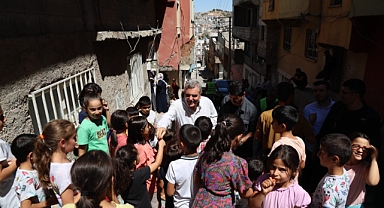 Başkan Beyazgül çalmadık kapı girilmedik ev bırakmıyor