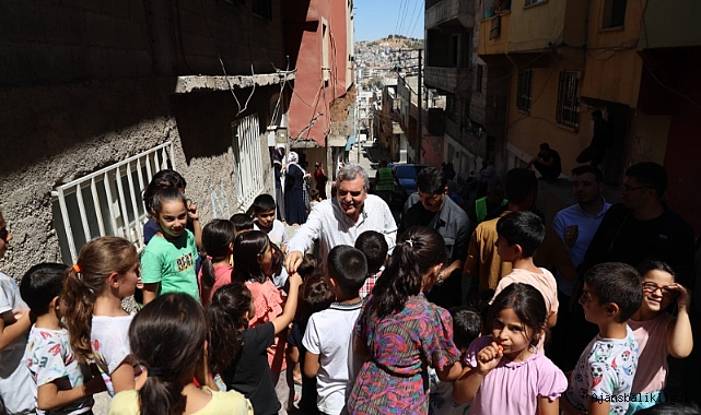 Başkan Beyazgül çalmadık kapı girilmedik ev bırakmıyor