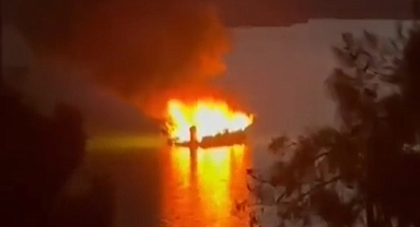 Bozova ilçesinde tekne yanarak kül oldu 