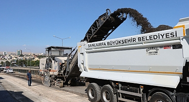Büyükşehir İpekyol Bulvarı yan yolunu asfaltla buluşturdu