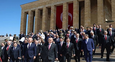 Cumhurbaşkanı Erdoğan, Anıtkabir’de düzenlenen törene katıldı