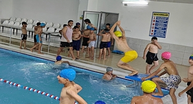 Eyyübiye'de yüzme havuzu hizmet vermeye devam ediyor