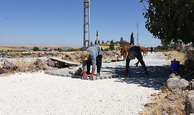 Hilvan’da üst yapı yol yapım çalışmaları devam ediyor.