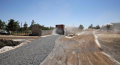 Karaköprü kırsalında yol seferberliği sürüyor