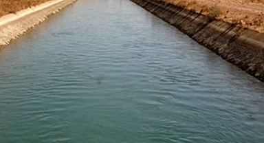 Şanlıurfa'da minibüs sulama kanalına düştü