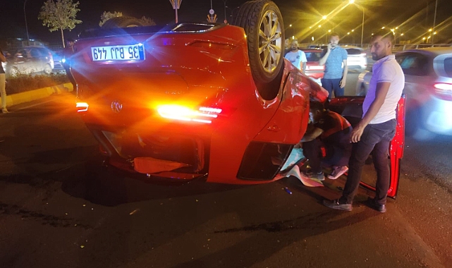 Şehrin göbeğinde facia! İki kişi takla atan araçta sıkıştı