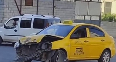 Siverek’te iki araç kafa kafaya çarpıştı! 