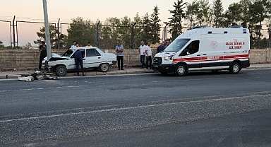 Urfa'da kontrolden çıkan araç aydınlatma direğine çarptı 