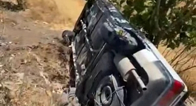 Urfa'da kontrolden çıkan araç şarampole devrildi 