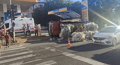 Urfa'da kontrolden çıkan kamyonet yola devrildi 