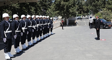 Vali Şıldak, İl Emniyet Müdürlüğü ve İl Jandarma Komutanlığını ziyaret etti 