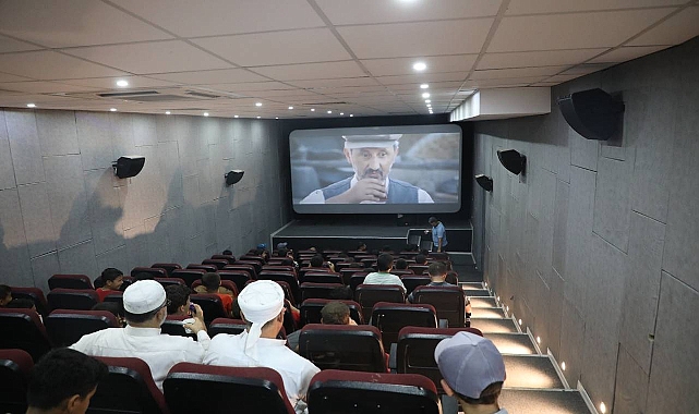 Viranşehir Belediyesi, Kur’an Kursu öğrencilerini sinema ile buluşturuyor 