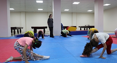 Viranşehir Belediyesi’nin jimnastik kursu ile sağlıklı bireyler yetişiyor