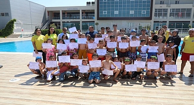 Viranşehir Belediyesinden yüzme kursu öğrencilerine eğitim sertifikası 