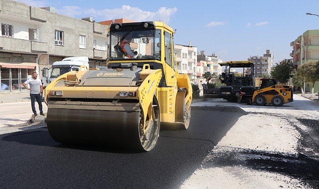 Viranşehir'de sıcak asfalt atağı devam ediyor