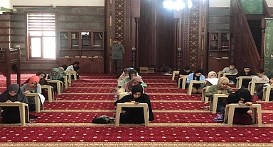 Yaz Kur’an kursuna katılan öğrenciler bilgi yarışmasında yarıştı