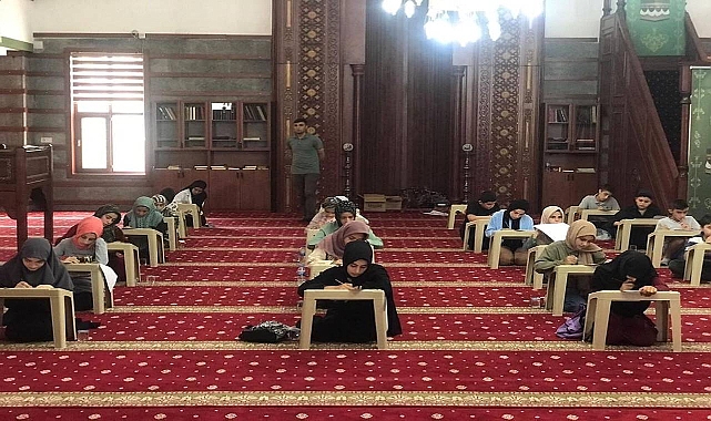 Yaz Kur’an kursuna katılan öğrenciler bilgi yarışmasında yarıştı
