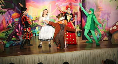 'Alice Harikalar Diyarında' Karaköprü'de sahnelenecek