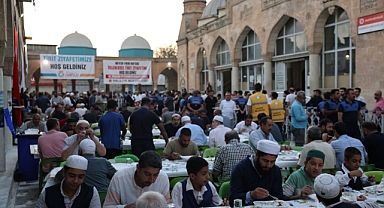 Haliliye Belediyesi'nde binlerce vatandaşa tirit ikramı