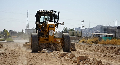 Karaköprü'de üstyapı çalışmalarıyla yeni yollar hizmete sunuluyor