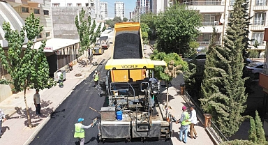 Karaköprü’de yollar sıcak asfaltla yenileniyor