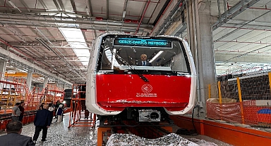 Milli ve yerli sürücüsüz ilk metro aracı raylarda