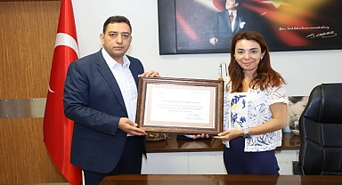 Sağlık Bakanlığı tarafından Urfa’da ki hastaneye plaket verildi