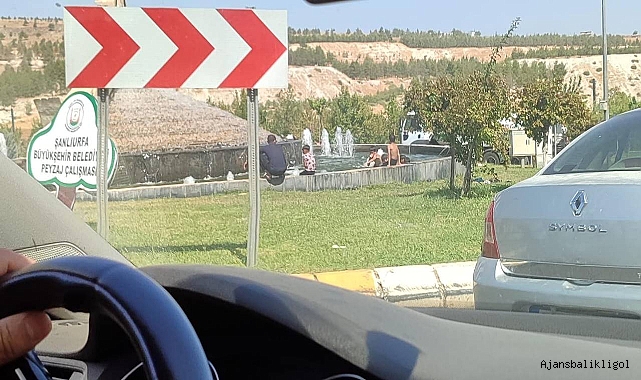 Urfa’da çocuklar süs havuzuna girerek canlarını tehlikeye attı