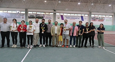 100. Yıl Tenis Turnuvasında kupalar sahiplerini buldu