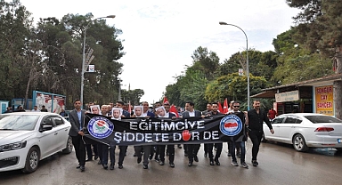 Akçakale'de öğretmenlere yönelik şiddeti kınamak için halk yürüyüşü düzenlendi
