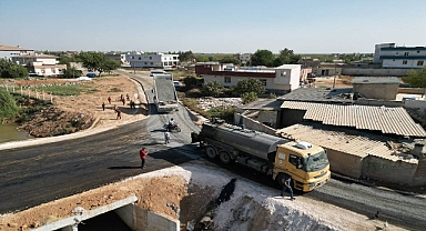 Büyükşehir’den Harran’a beton yol ve sathi kaplama çalışması