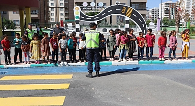 Haliliye çocuk trafik eğitim parkı ile hem eğlendiler hem öğrendiler 