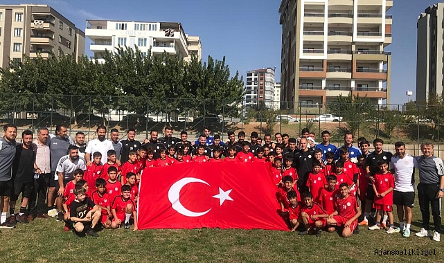 Karaköprü Belediyespor'dan miniklere Cumhuriyet hediyesi