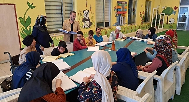 Sinema ve Tiyatro Sanatçısı Türkoğlu, Engelliler Yaşam Merkezine hayran kaldı