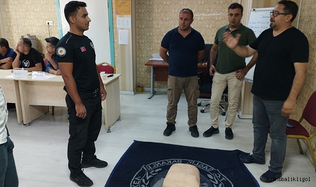 Trafik polislerine ilkyardım eğitimi verildi